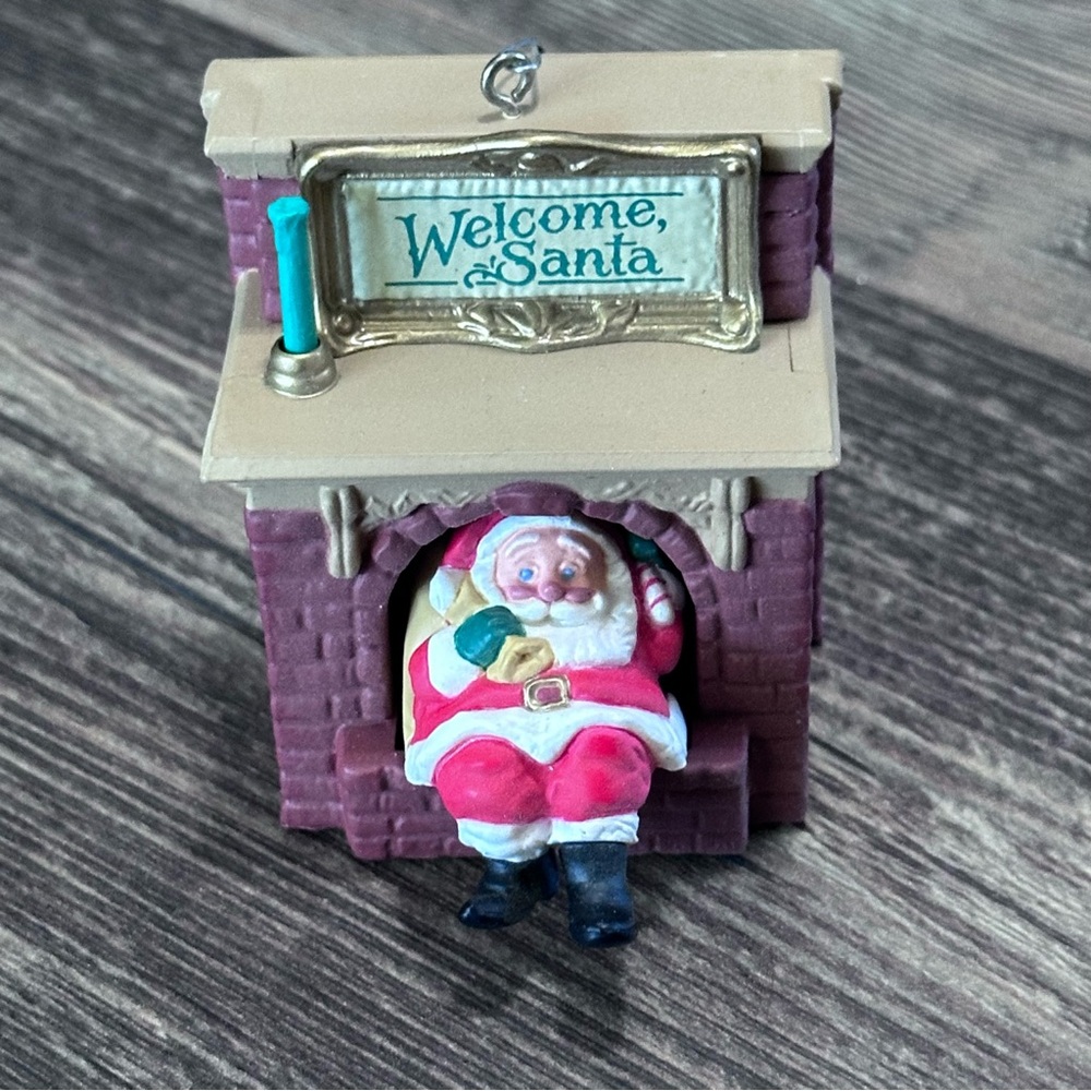 1990 Hallmark vintage Christmas ornament WELCOME SANTA